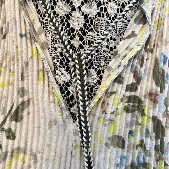 White House Black Market Pleated Tie Neck blouse size XXS - Picture 7 of 13